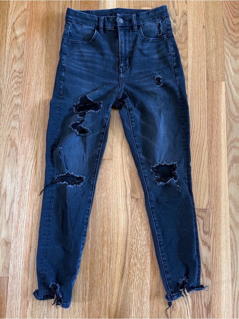 4S American Eagle Black Destroyed Skinny Jeans